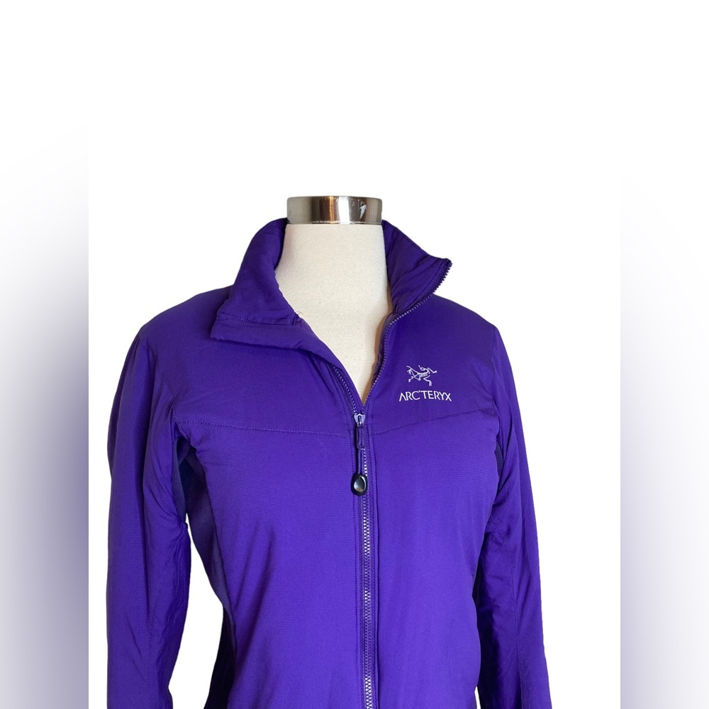 Arc'teryx Women’s Atom LT Insulated Jacket in Purple Azalea Color - Picture 4 of 10